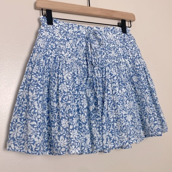 American Eagle Floral Pull On Mini Skirt Size XS Blue and White - Picture 2 of 9